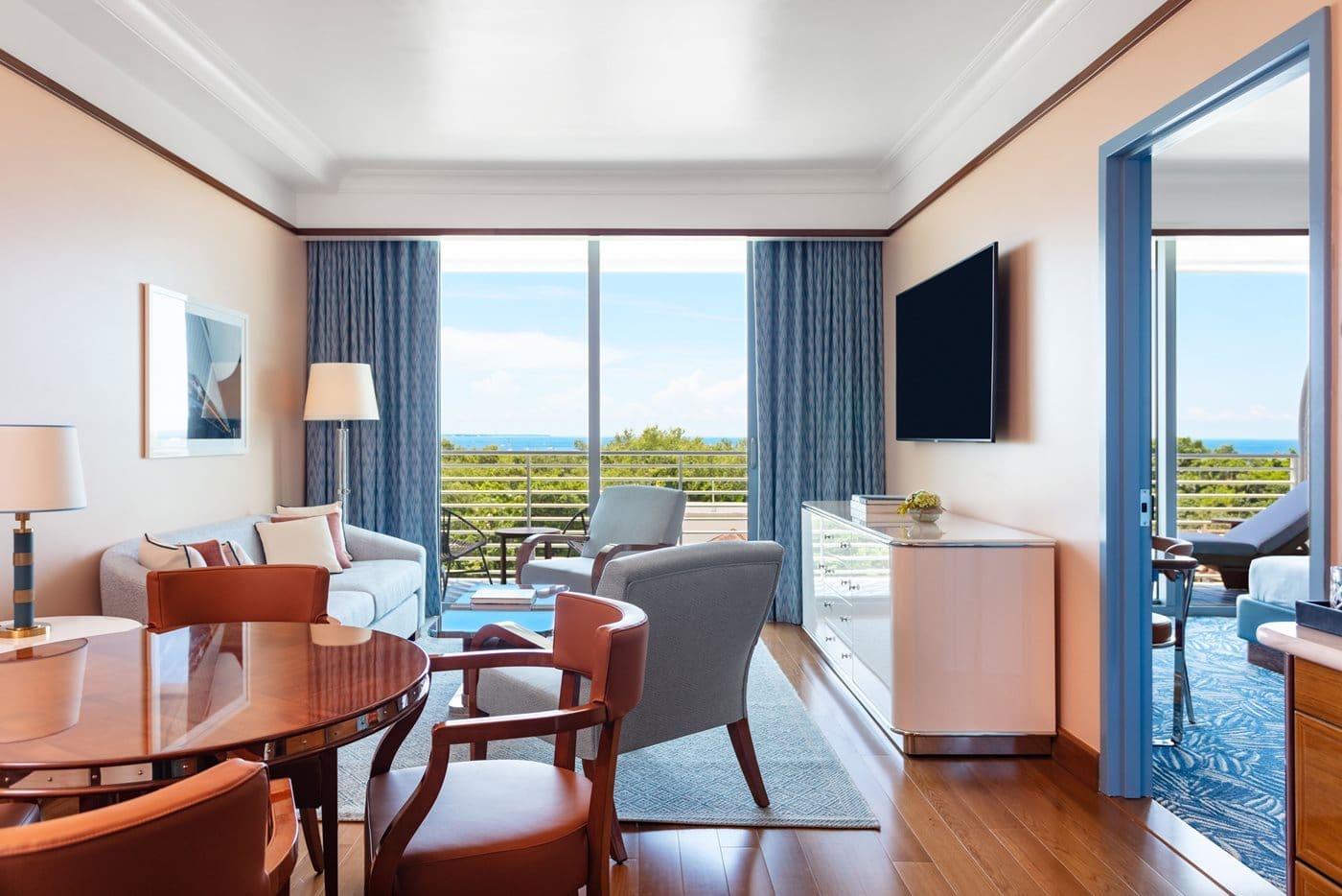 Classic Suite Living Room with amazing outside view